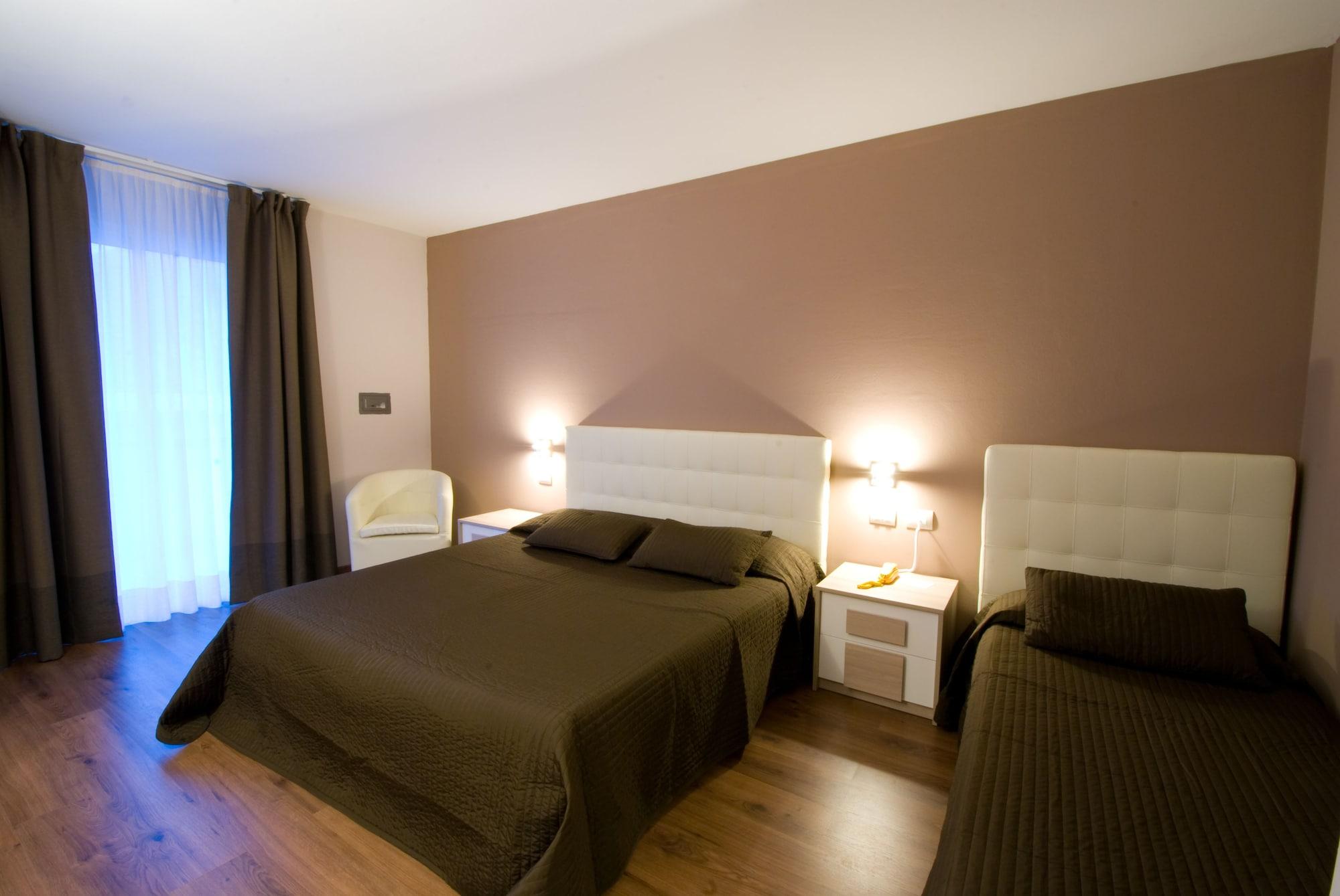 Hotel Royal Riva del Garda Esterno foto