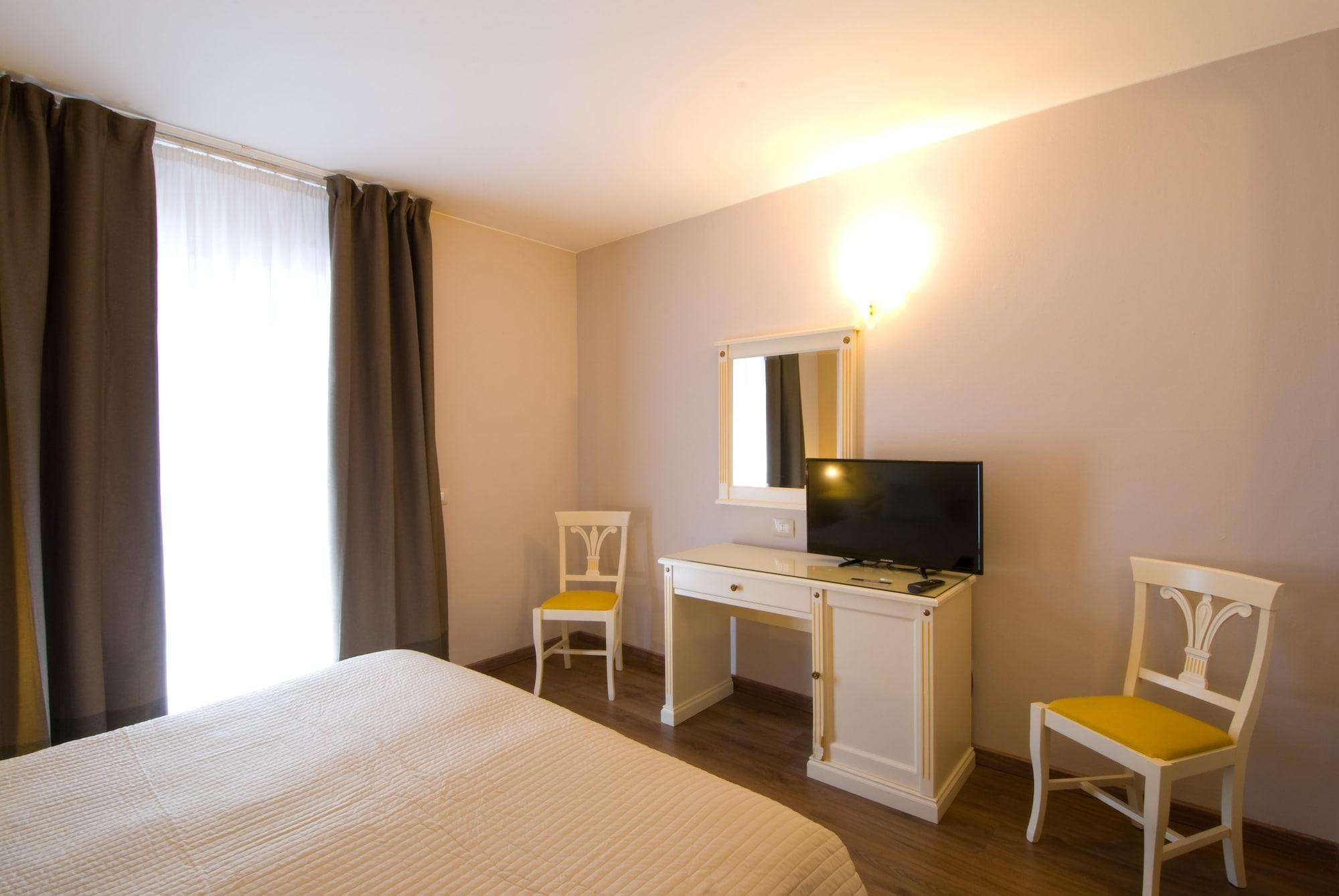 Hotel Royal Riva del Garda Esterno foto