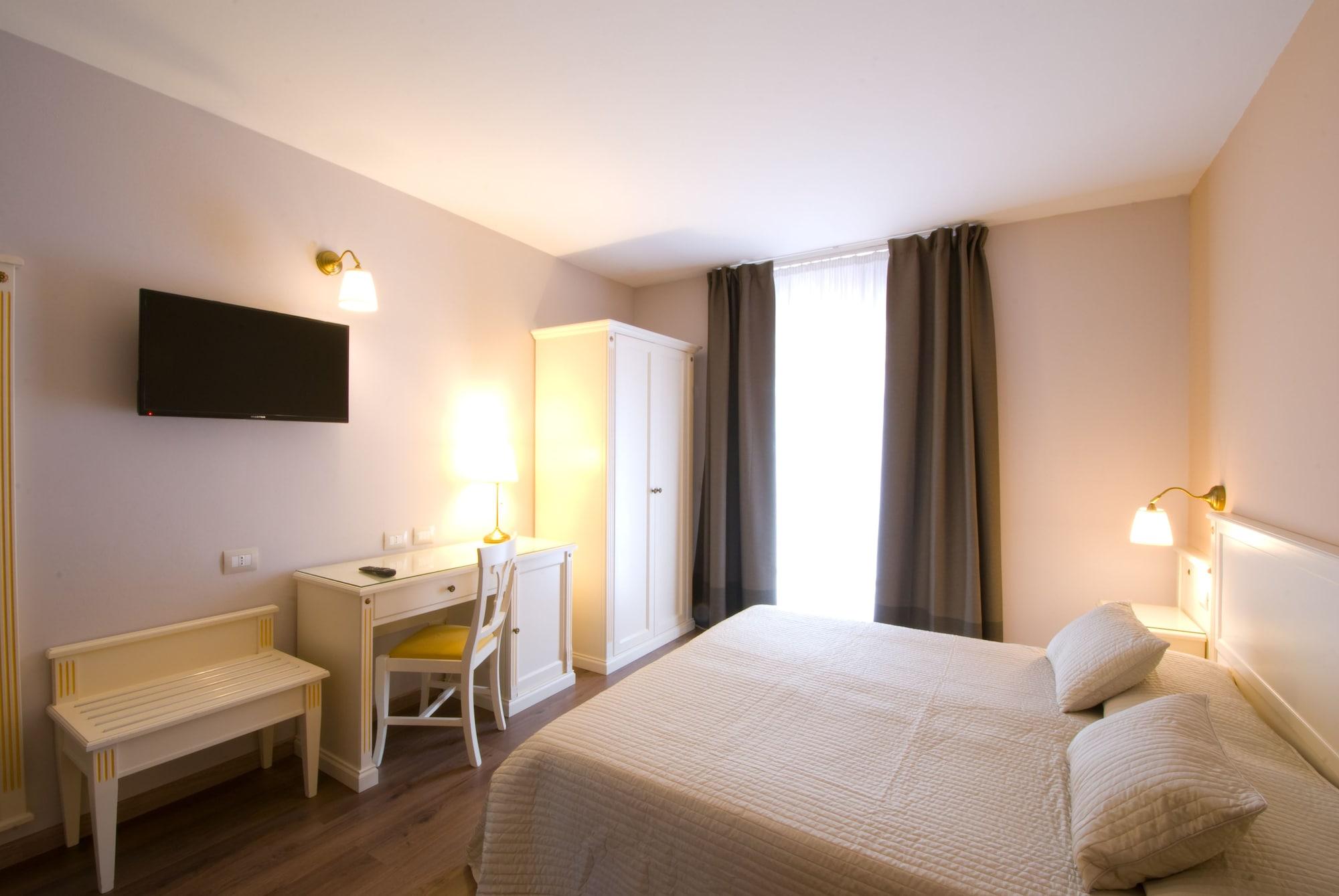 Hotel Royal Riva del Garda Esterno foto