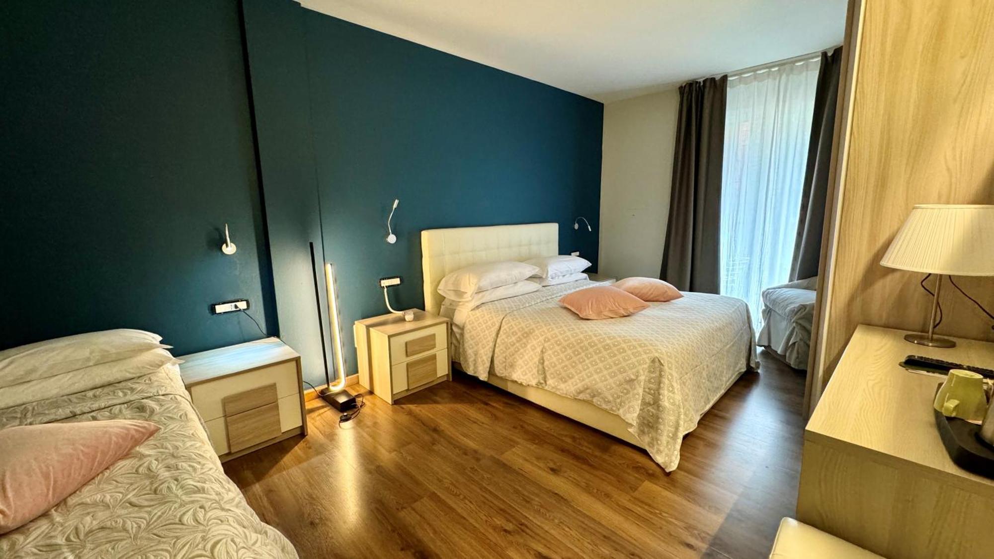 Hotel Royal Riva del Garda Esterno foto