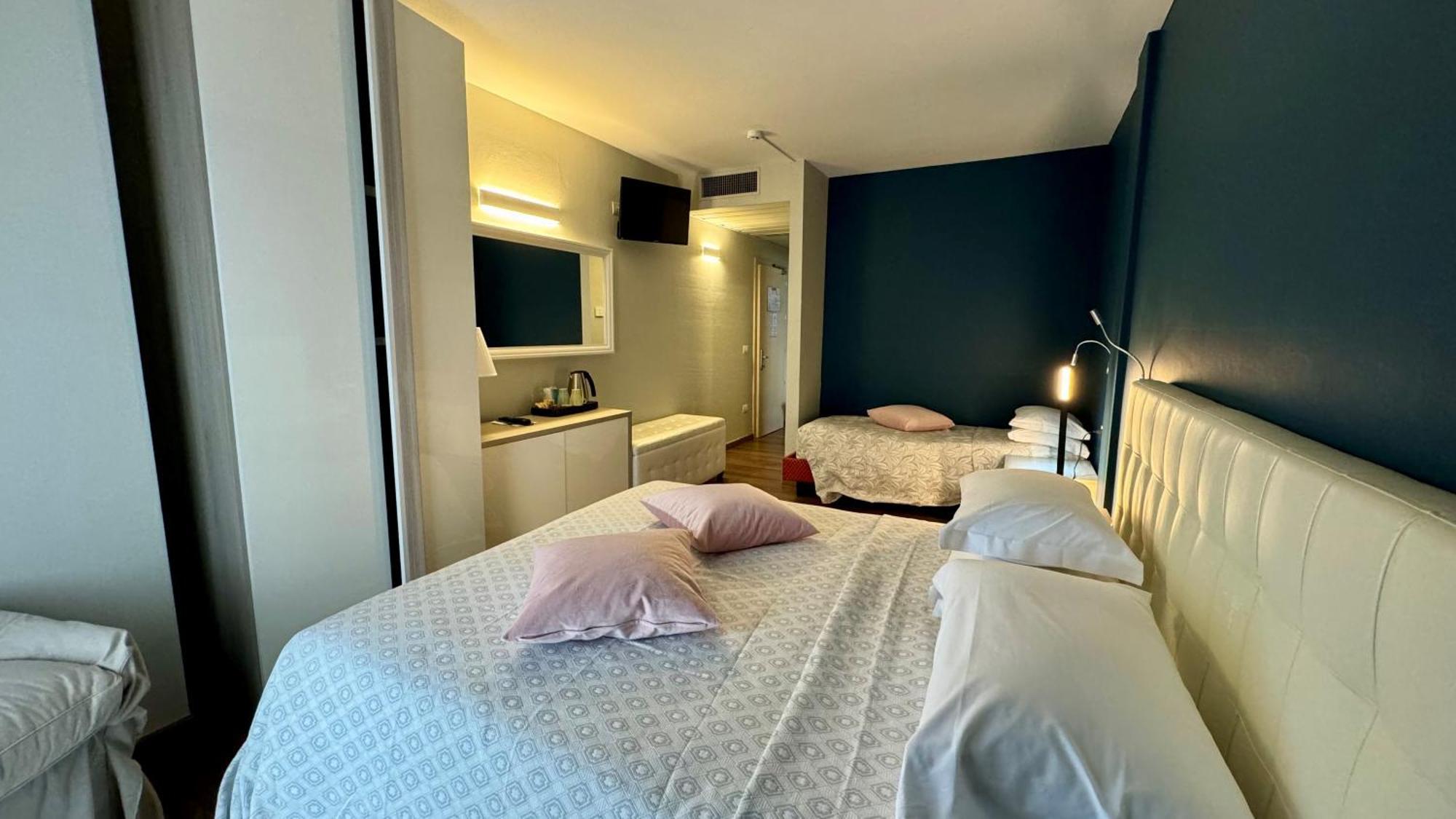 Hotel Royal Riva del Garda Esterno foto