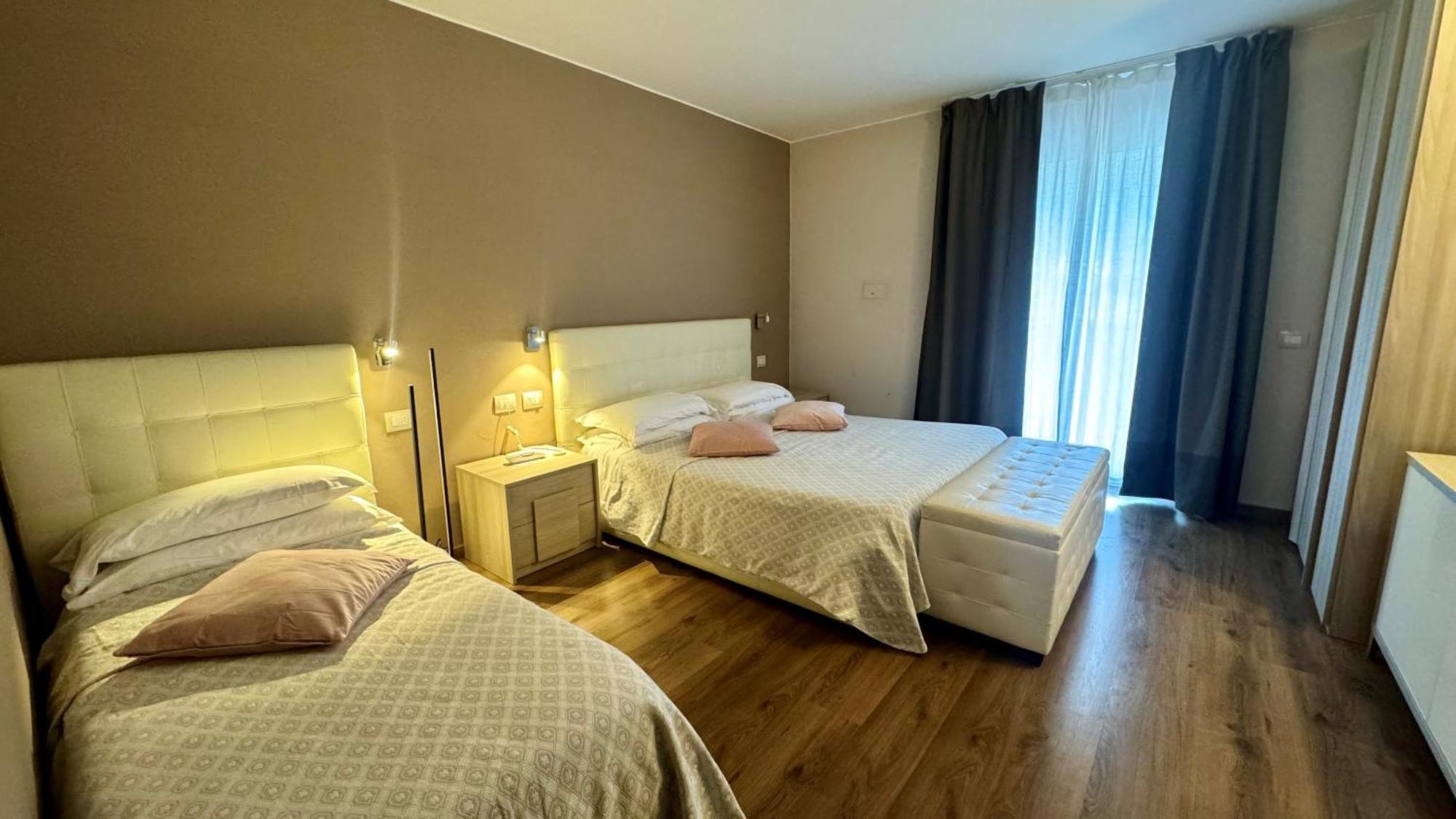 Hotel Royal Riva del Garda Esterno foto