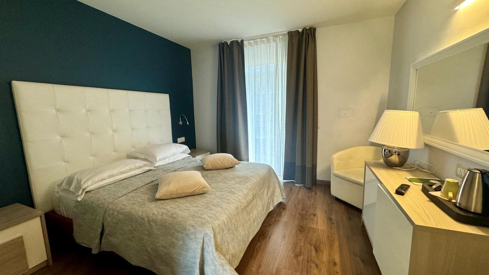 Hotel Royal Riva del Garda Esterno foto