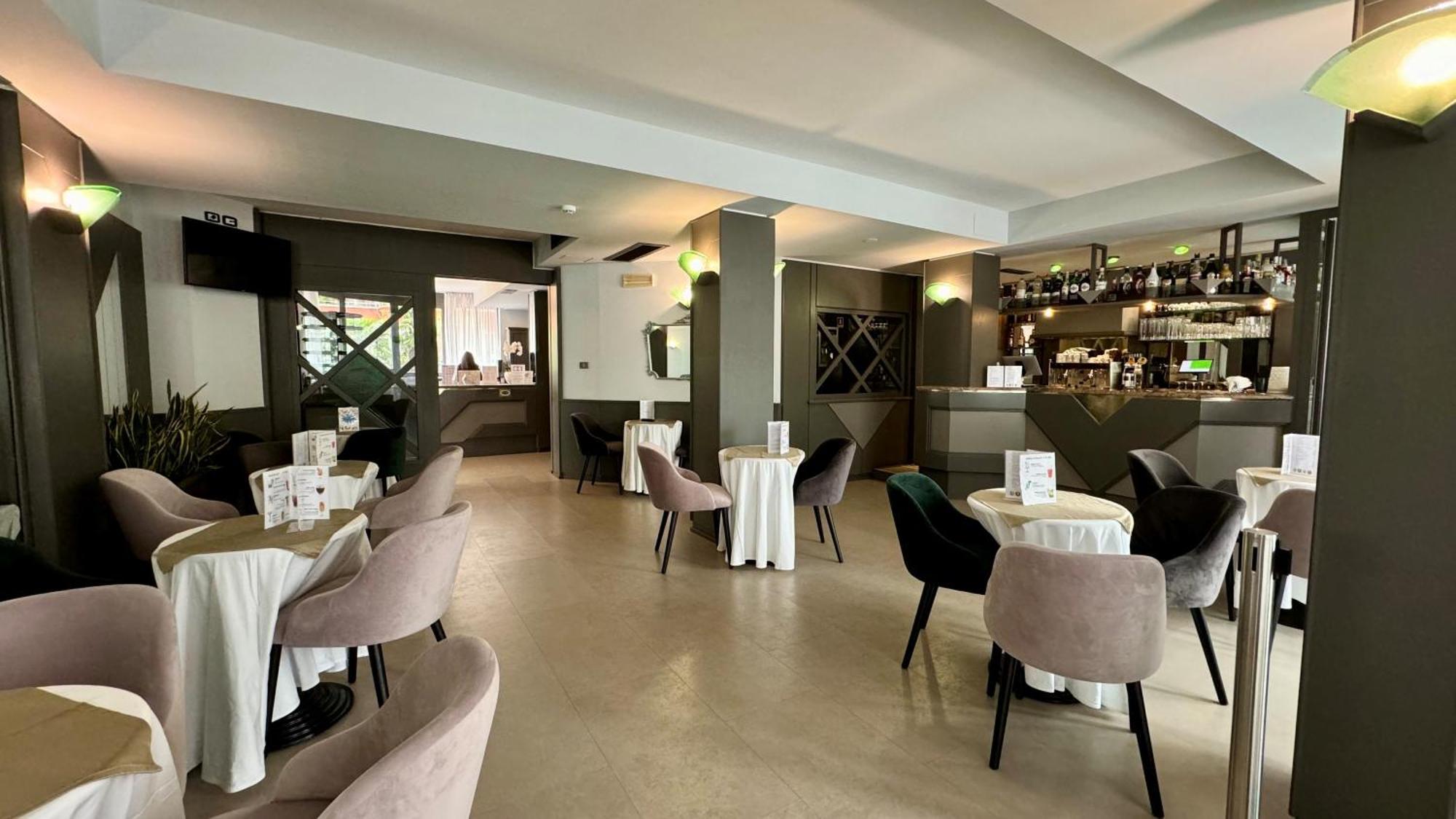 Hotel Royal Riva del Garda Esterno foto