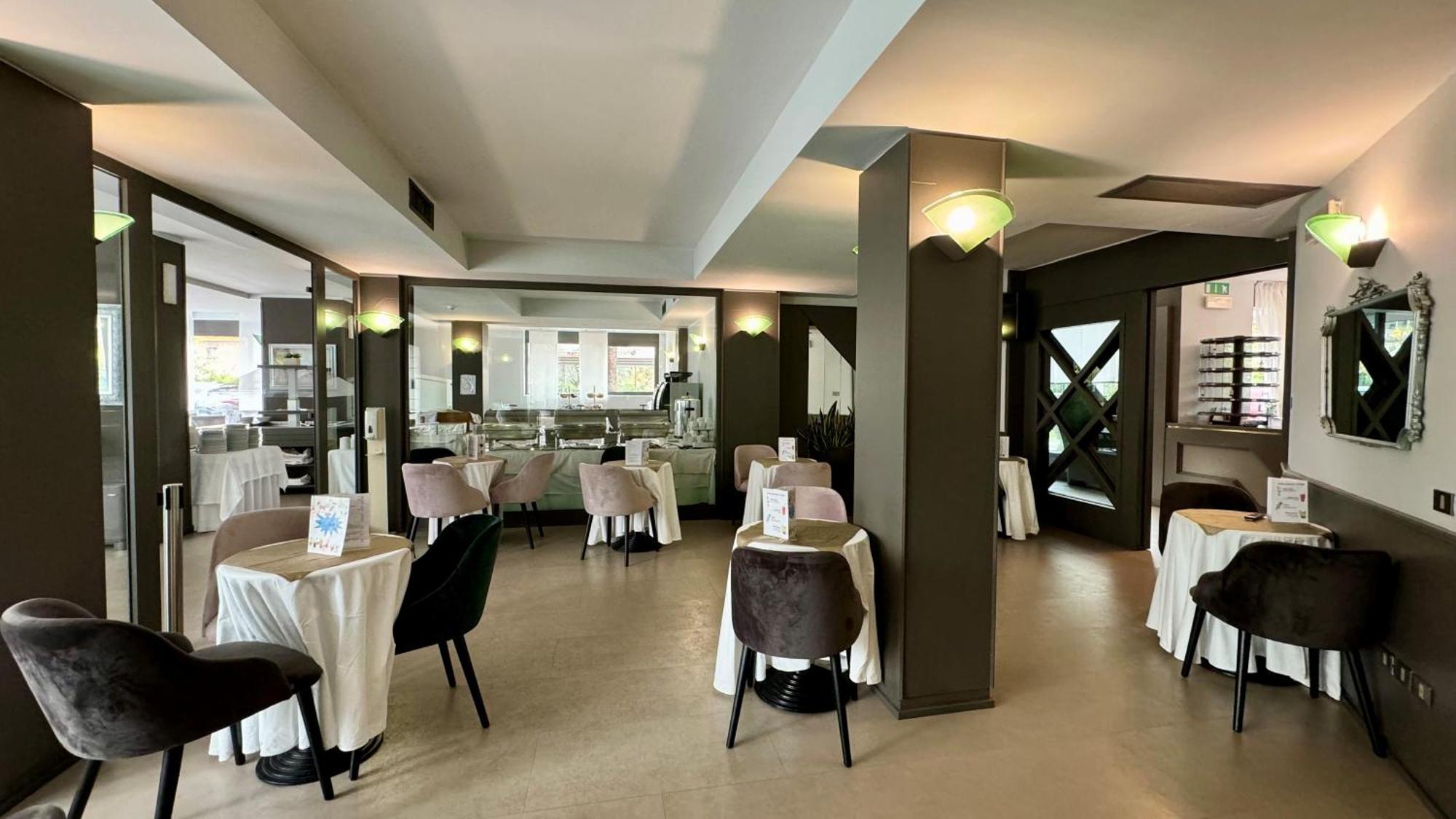 Hotel Royal Riva del Garda Esterno foto