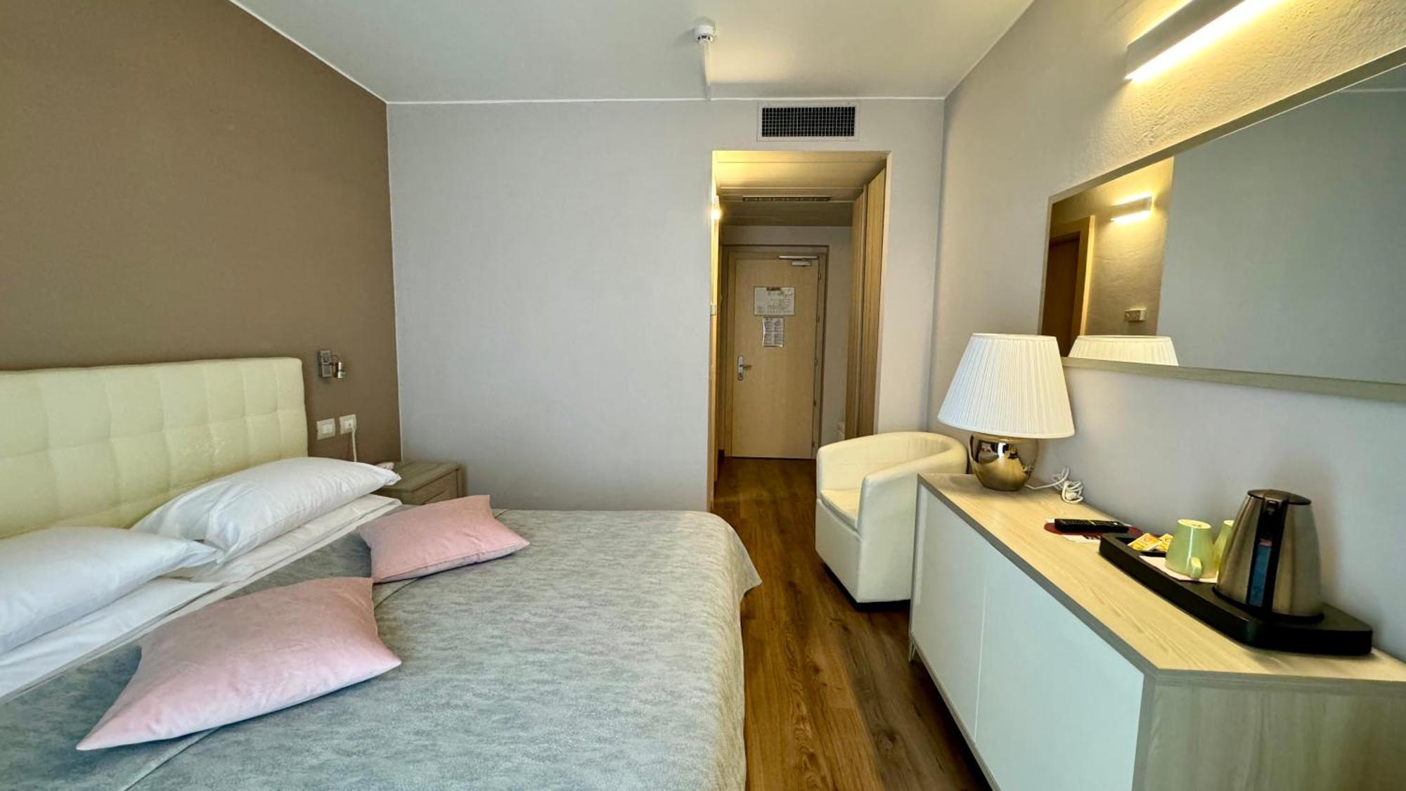 Hotel Royal Riva del Garda Esterno foto
