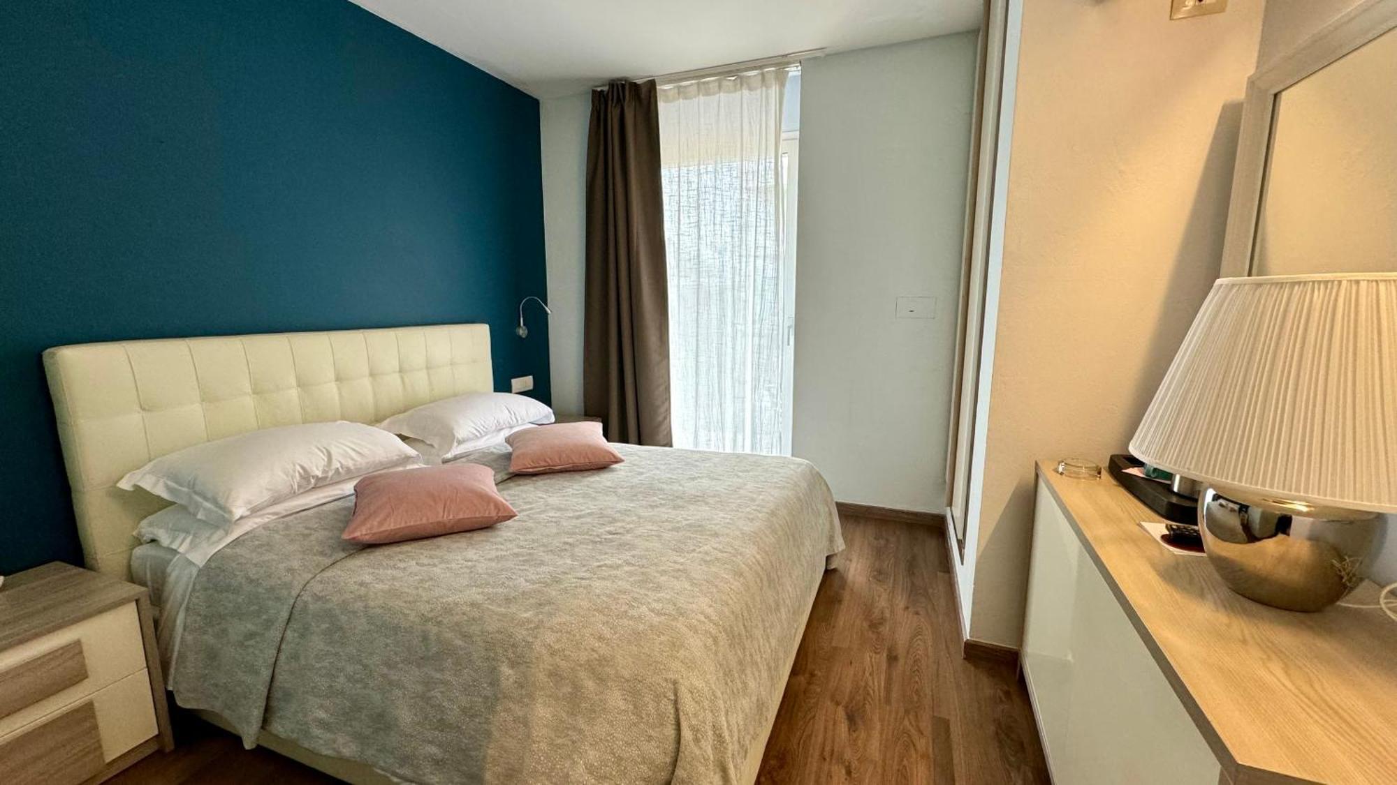 Hotel Royal Riva del Garda Esterno foto