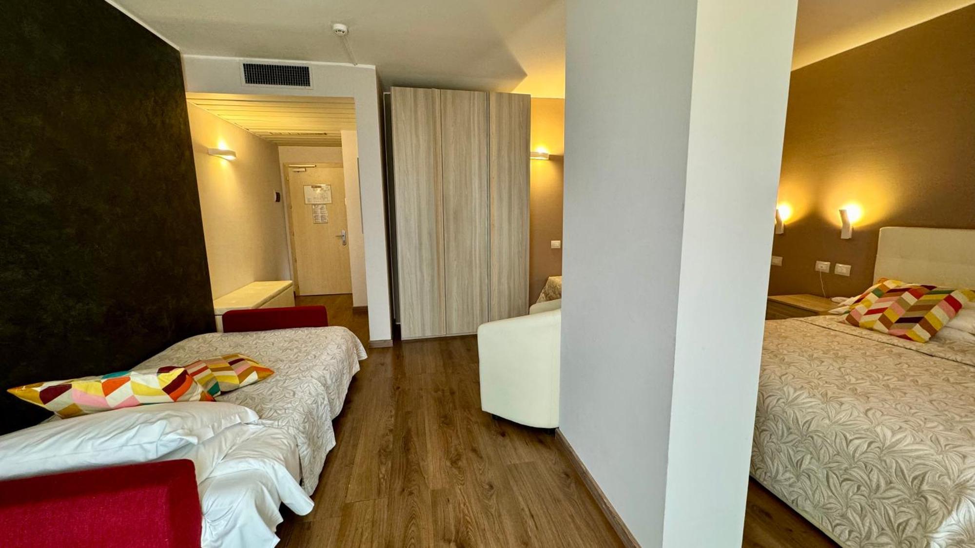Hotel Royal Riva del Garda Esterno foto