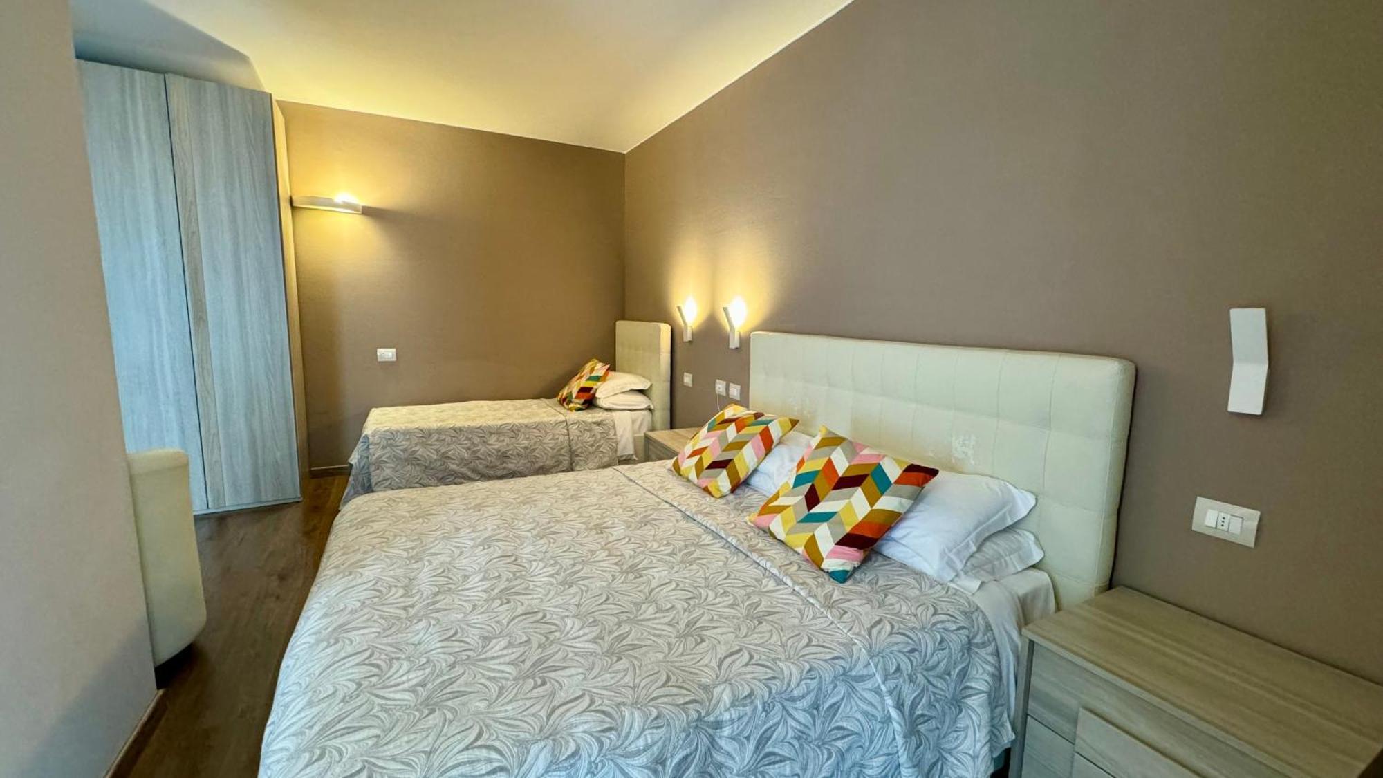 Hotel Royal Riva del Garda Esterno foto