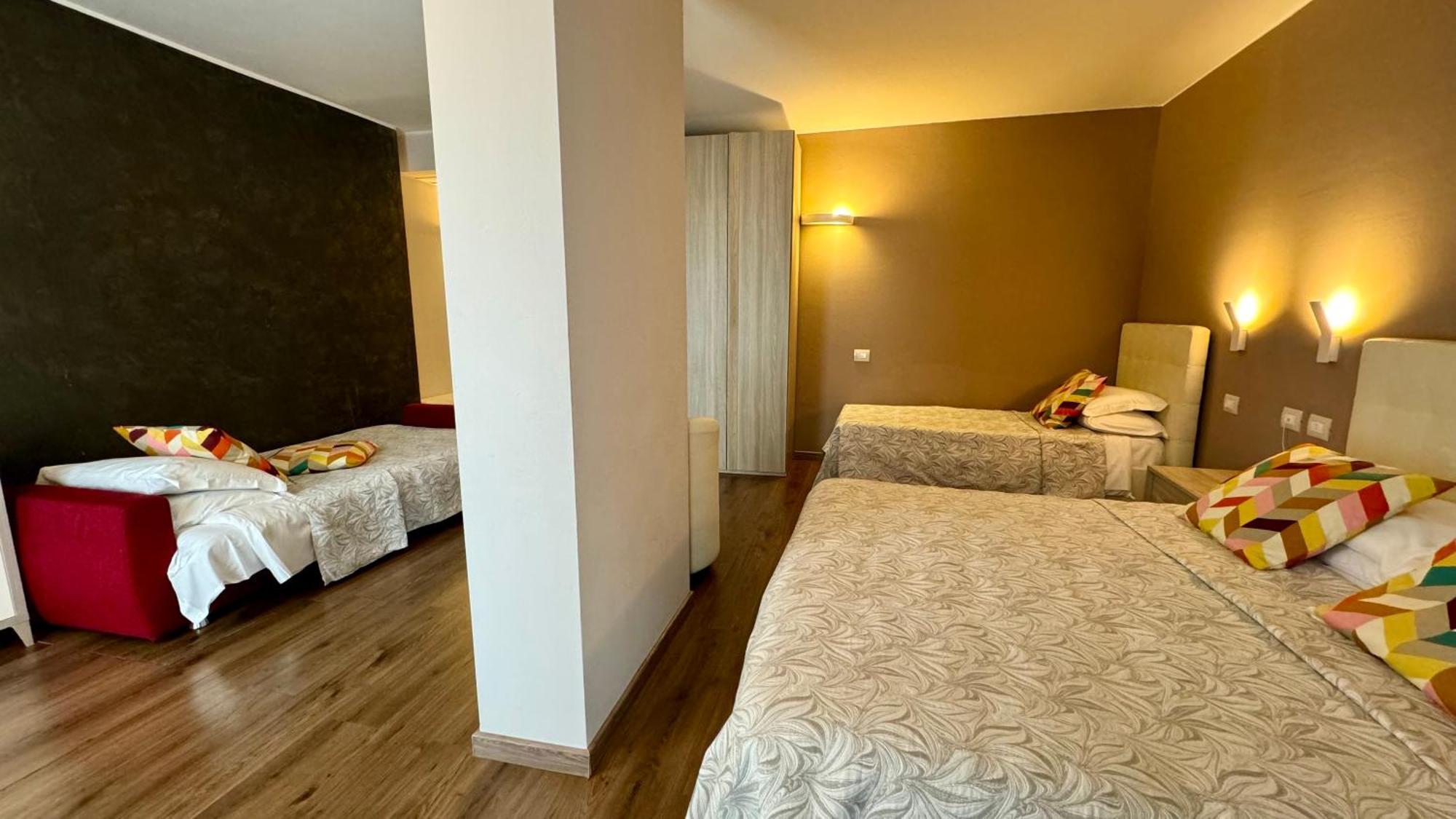 Hotel Royal Riva del Garda Esterno foto
