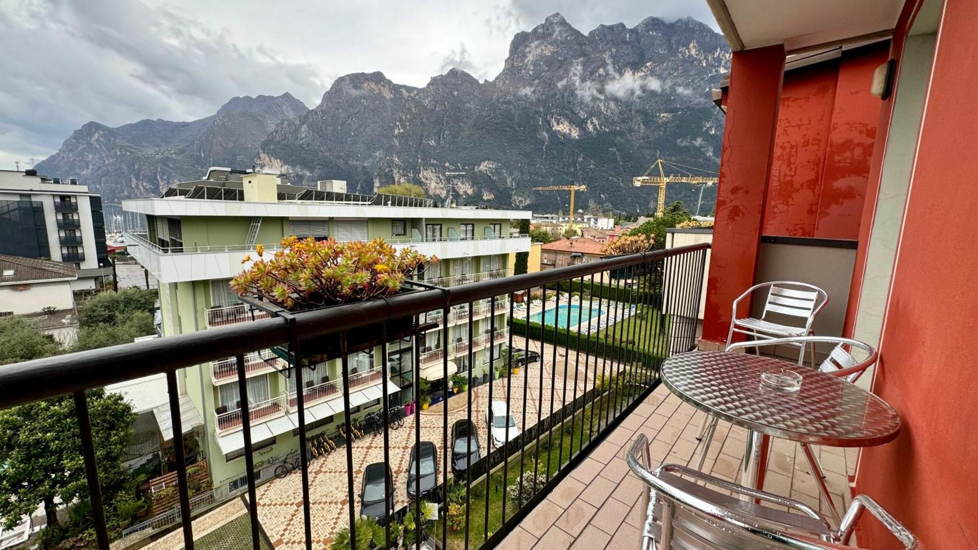 Hotel Royal Riva del Garda Esterno foto