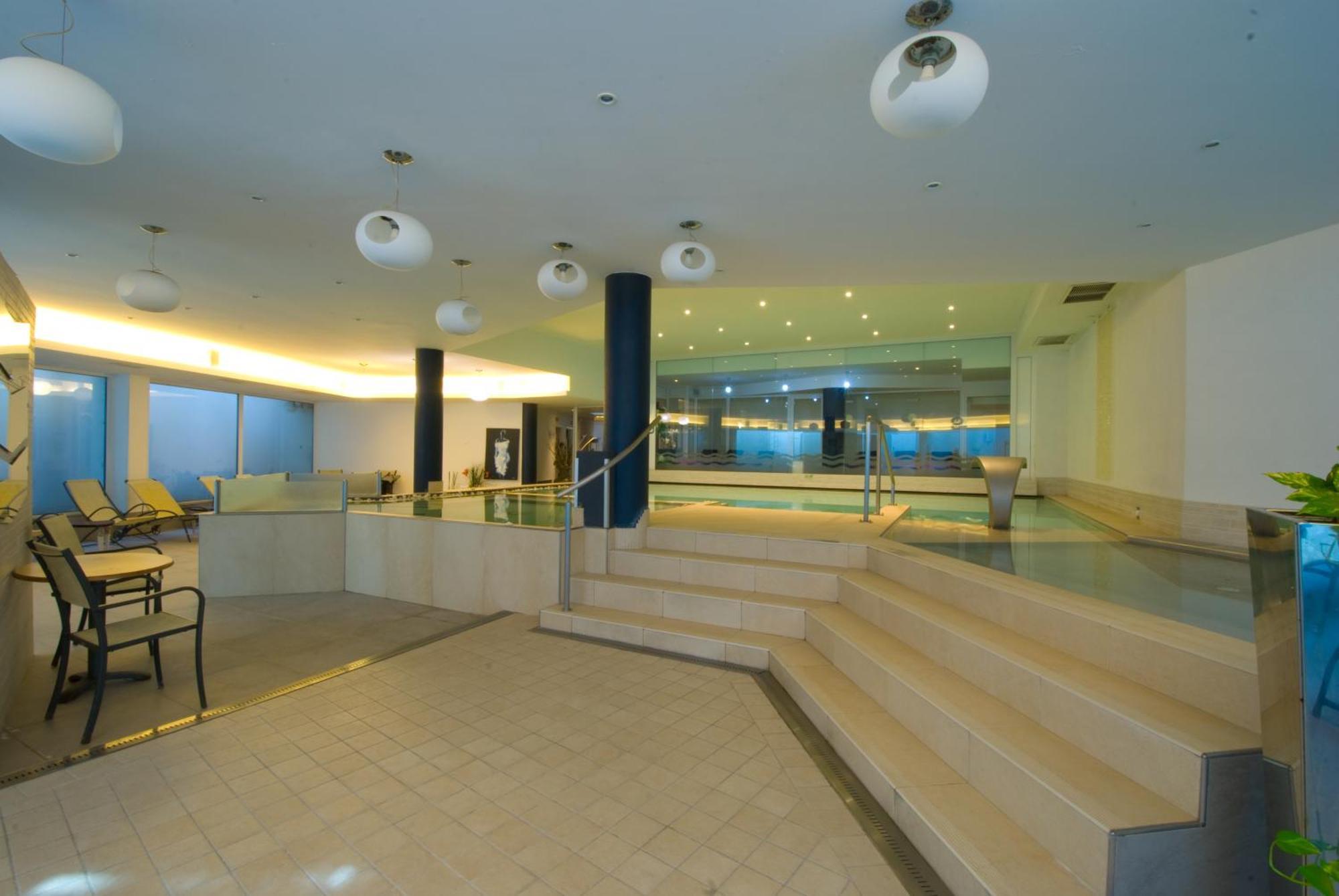 Hotel Royal Riva del Garda Esterno foto