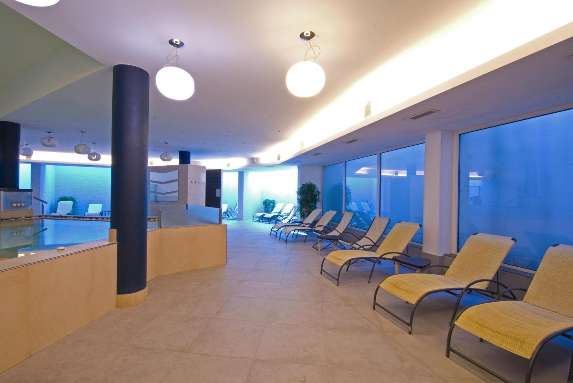 Hotel Royal Riva del Garda Esterno foto
