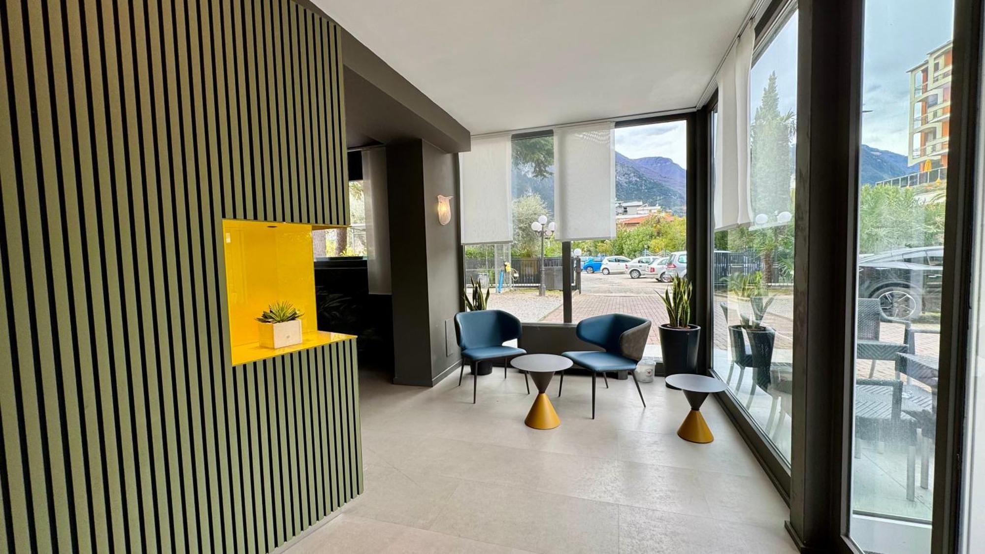 Hotel Royal Riva del Garda Esterno foto