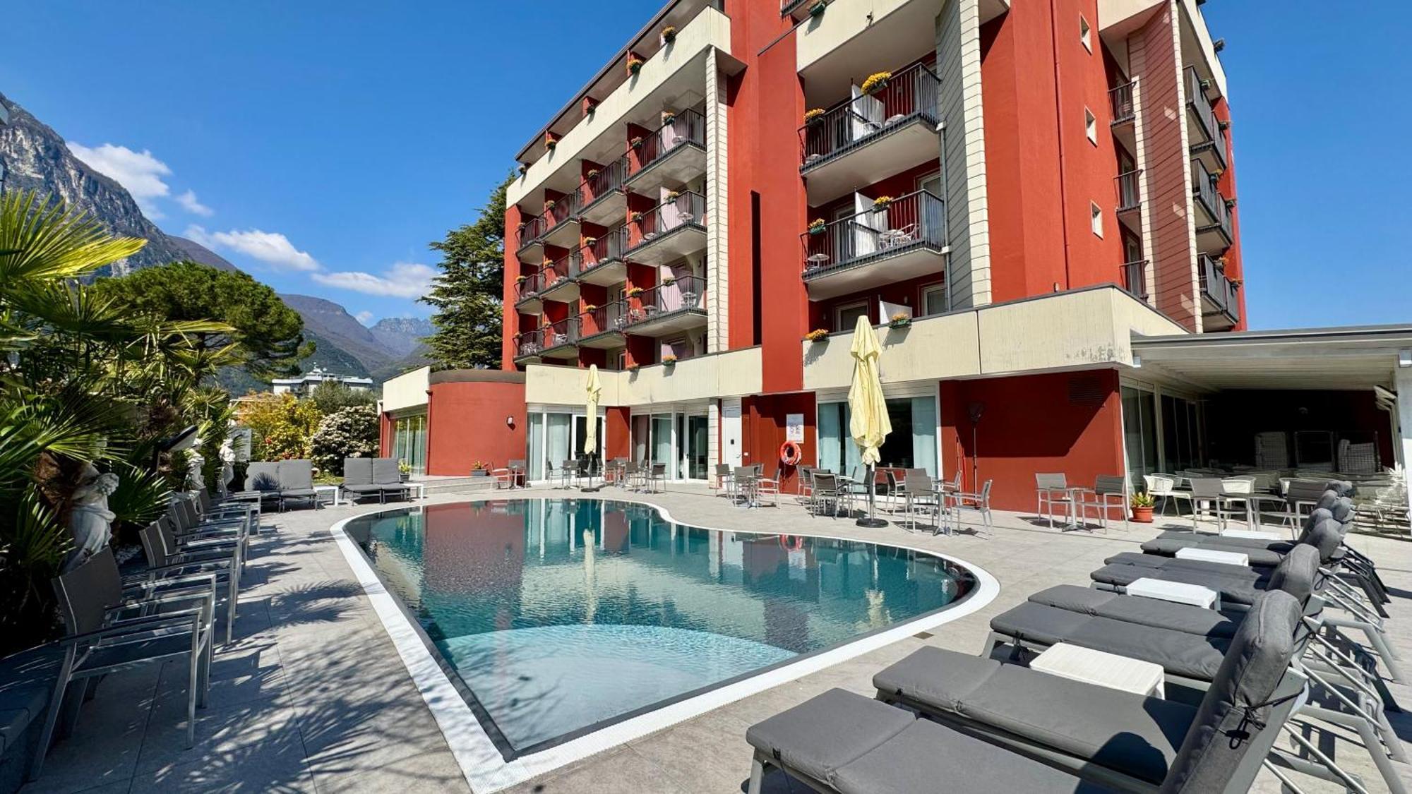 Hotel Royal Riva del Garda Esterno foto
