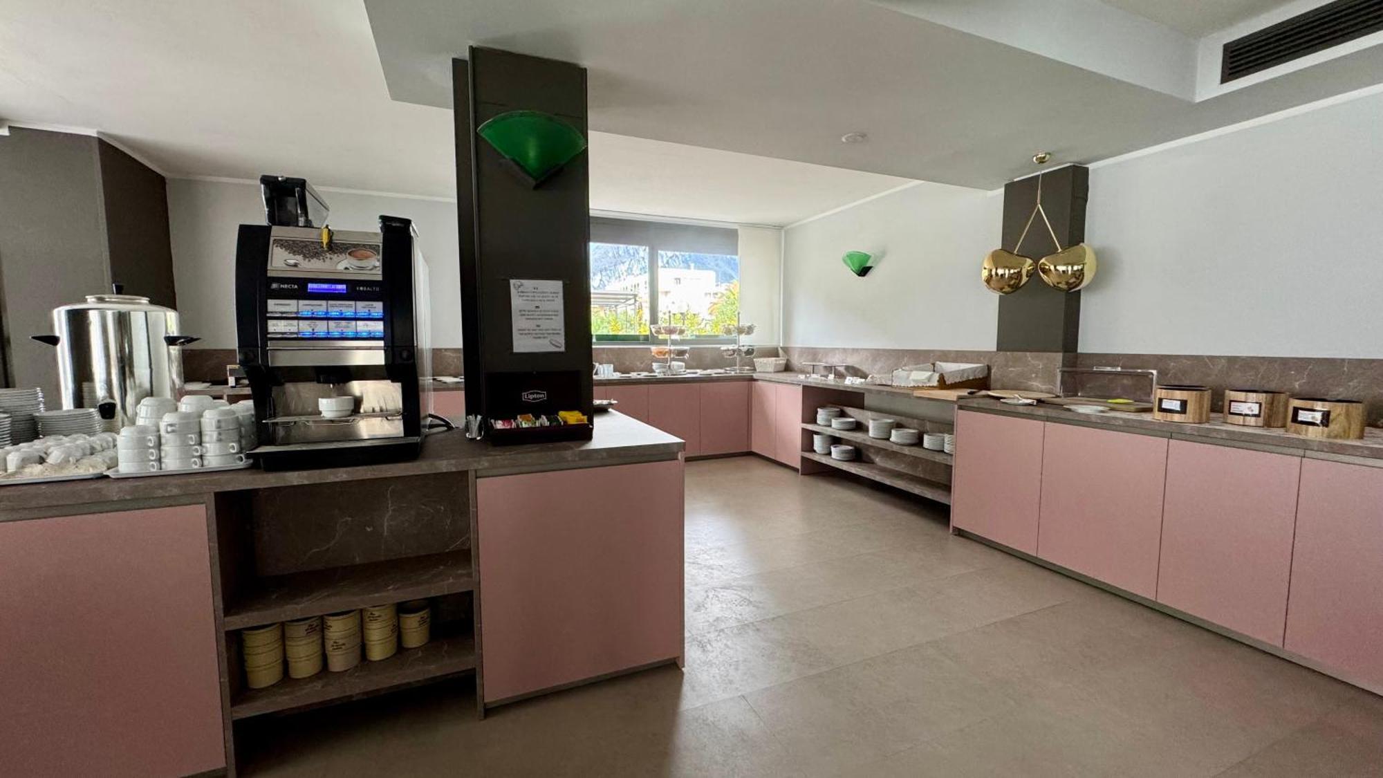 Hotel Royal Riva del Garda Esterno foto