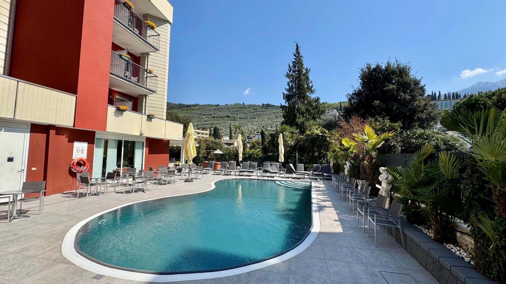 Hotel Royal Riva del Garda Esterno foto