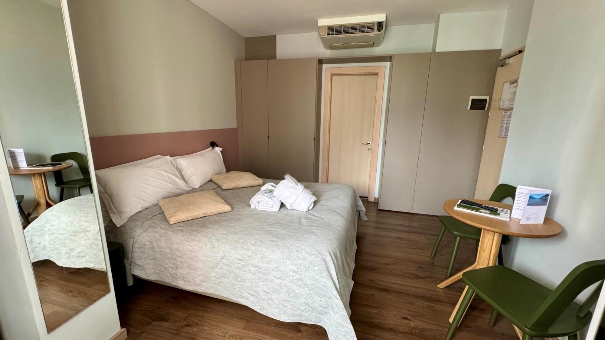 Hotel Royal Riva del Garda Esterno foto
