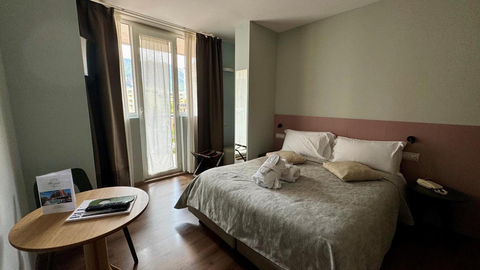 Hotel Royal Riva del Garda Esterno foto